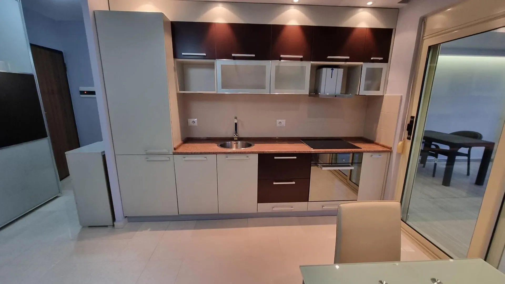 Bes Sea View Studio Vlorë 公寓